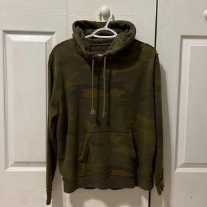 (abercrombie & fitch) camo hoodie